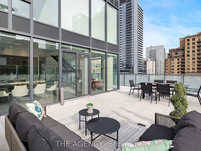 161 Roehampton Ave #804 — Photo 25