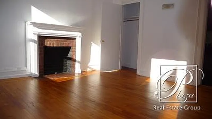 Rented by Plaza Real Estate Group | media 37