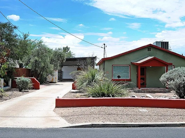 3326 E Elida St — Photo 2