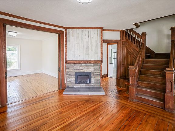 4th image of 506 S Main St