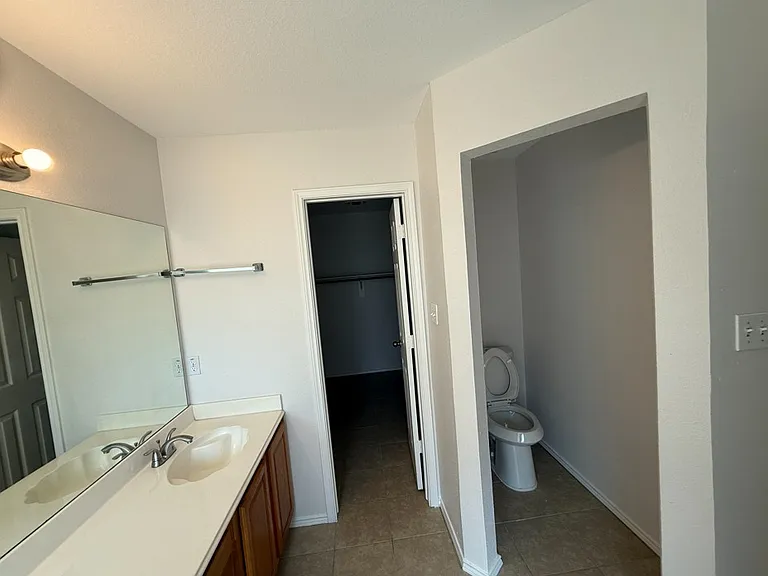 8424 Cove Meadow Ln — Photo 7