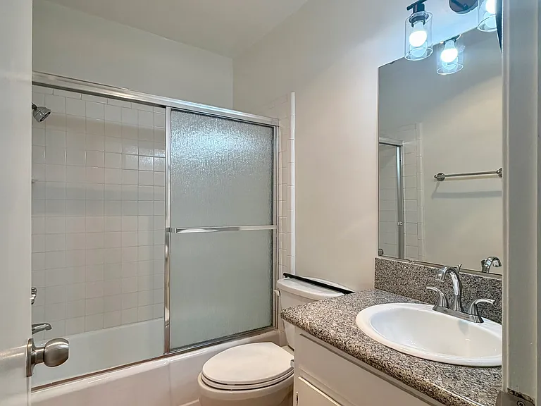 844 7th St #3 — Photo 6