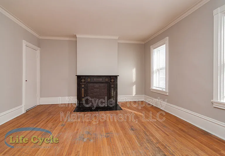 335 Washington St SE — Photo 10
