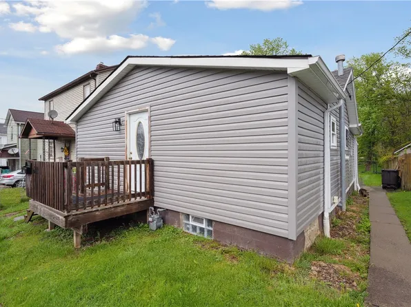 1513 Caroline St, Natrona Heights, PA 15065