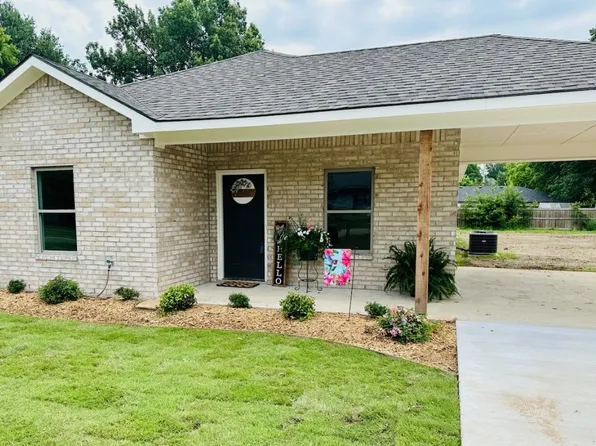 445 Faucett St, Blossom, TX 75416