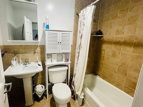 5th image of 234 E 81st St APT 2C
