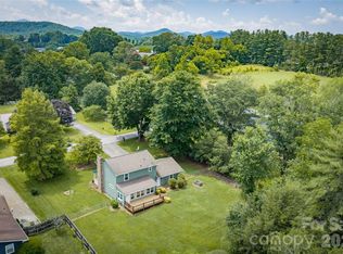 8 Wedgewood Dr, Mills River, NC 28759