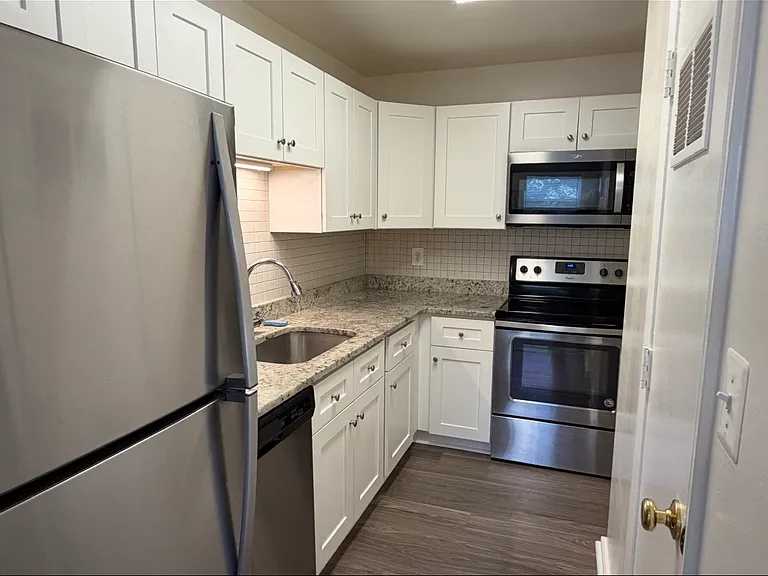 11 Warren Lodge Ct #1A — Photo 6
