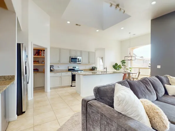 20 Camel Rd, Los Lunas, NM 87031