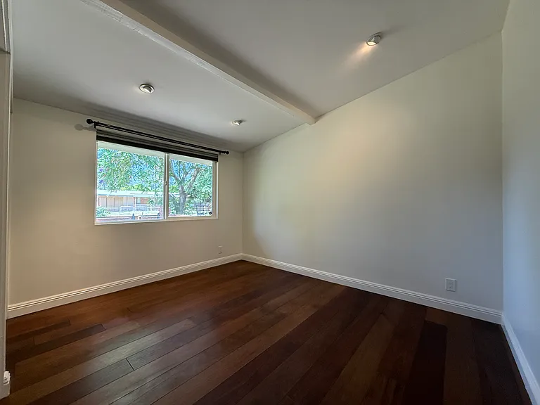 19516 Ingomar St — Photo 22