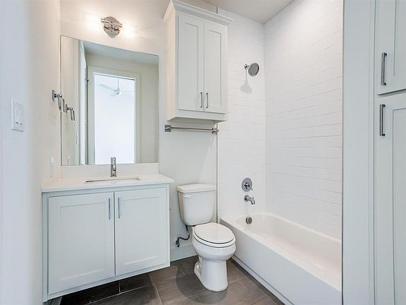 5th image of 2217 Moser Ave #203