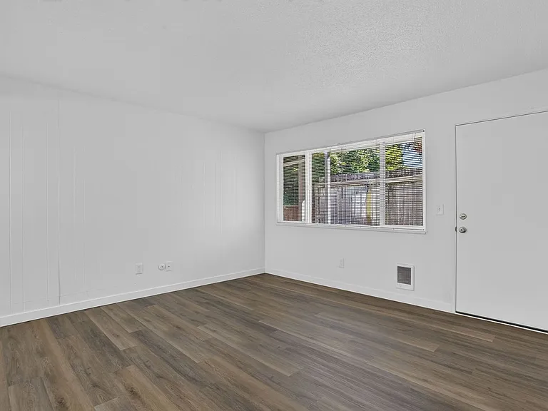 2527 NW Savier St — Photo 7