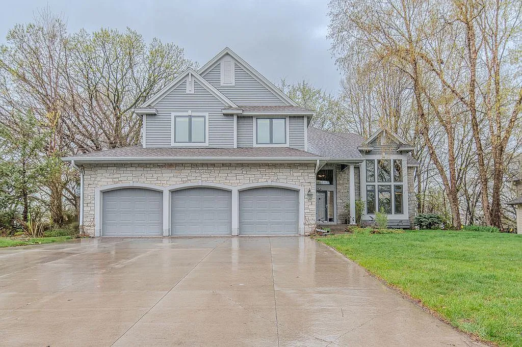 5 bed, 3.5 bath, 5858 sqft, $3,900 — Photo 1