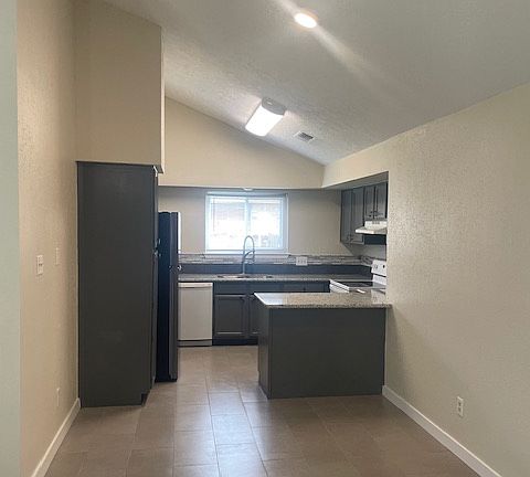 5th image of 22 Ranch House Loop