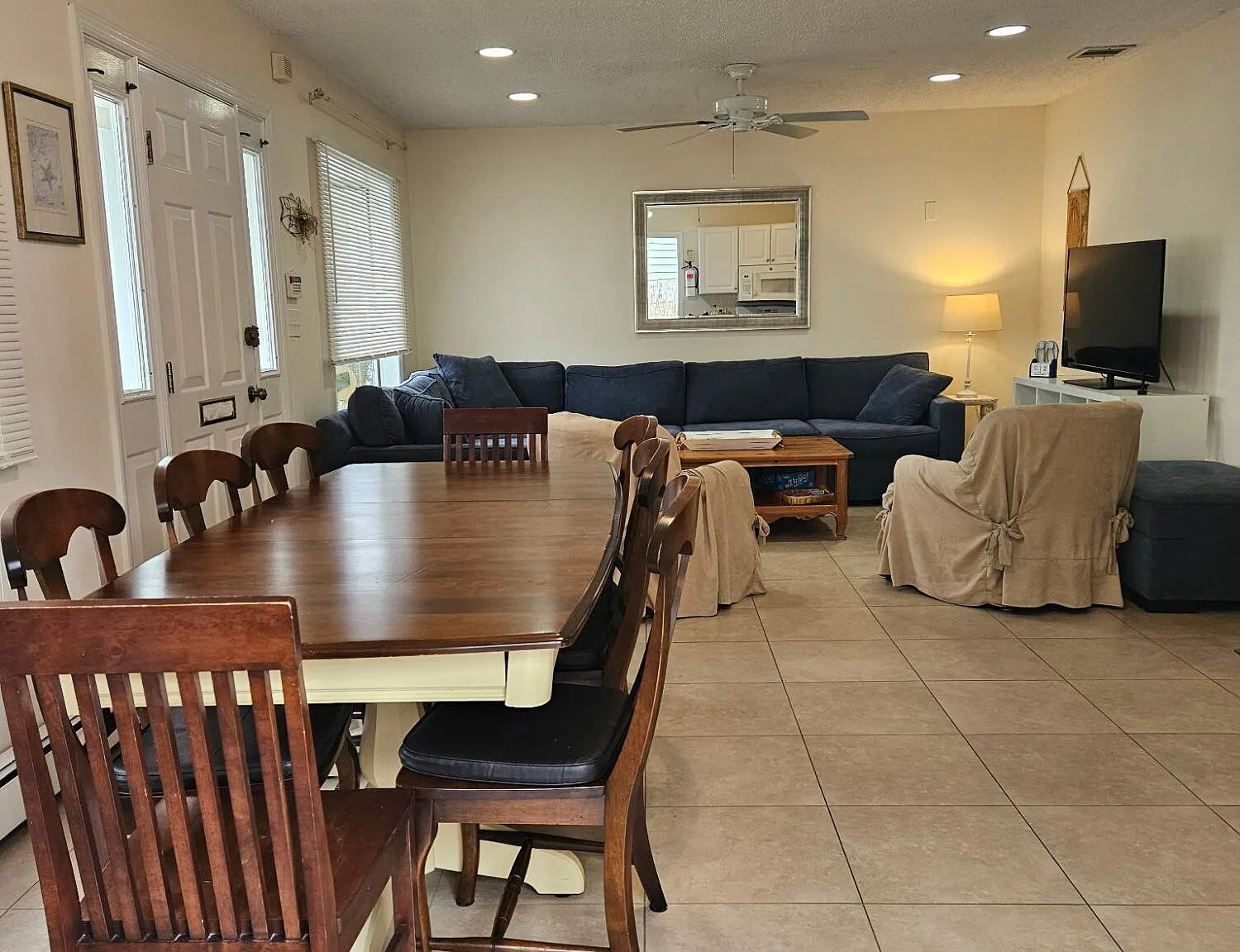 3 bed, 1000 sqft, $2,500 — Photo 2