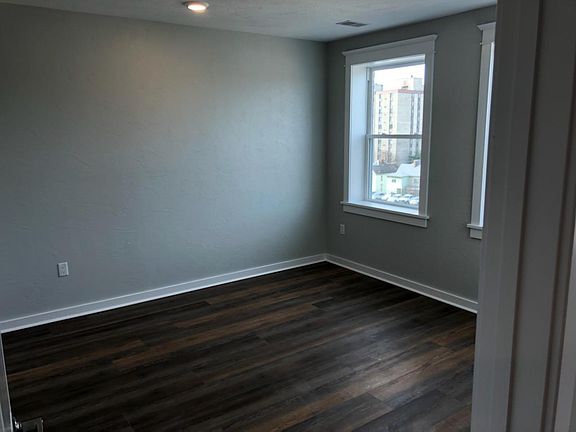 5th image of 136 S Pennsylvania Ave #3E