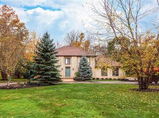 7680 Regency Dr, Walton Hills, OH