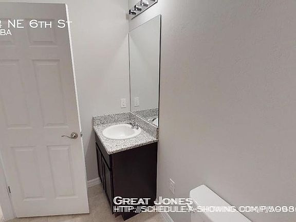 4th image of 2304/2306 NE 6th St