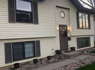 441 S Main St, Wauconda, IL 60084