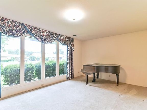 4th image of 5809 Maryview Ter