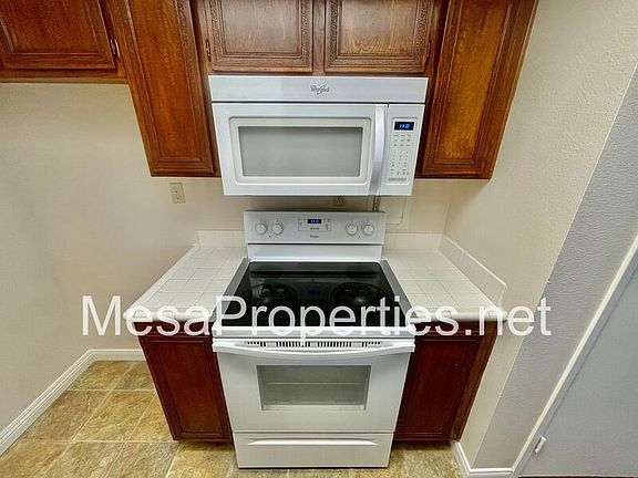 4th image of 2946 Winfield Ave