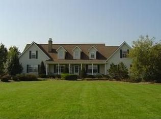 8596 Bechtel Rd, Sheffield Vlg, OH 44035