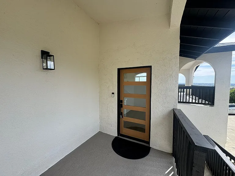 1047 Sangamon Ave — Photo 4