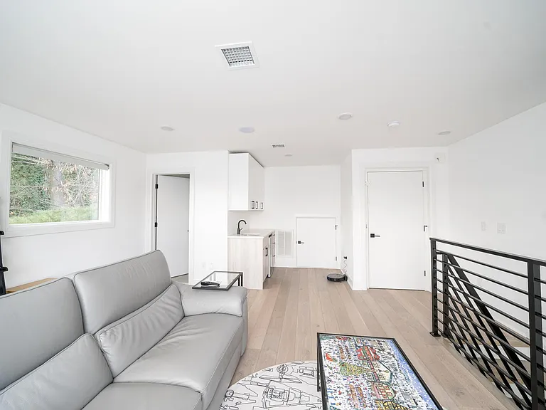 496 Undercliff Ave #3A — Photo 37