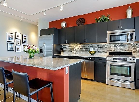 5th image of 860 W Blackhawk St #1406