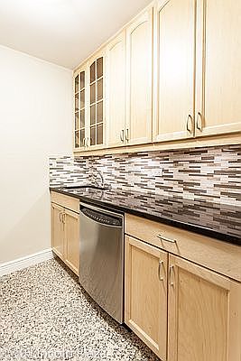 5th image of 30 W 63rd St APT 7E