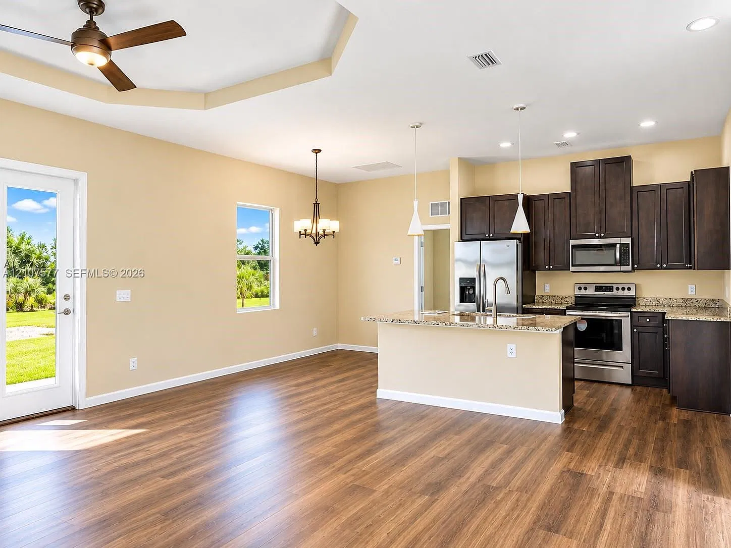 3 bed, 2.0 bath, $2,100 — Photo 2