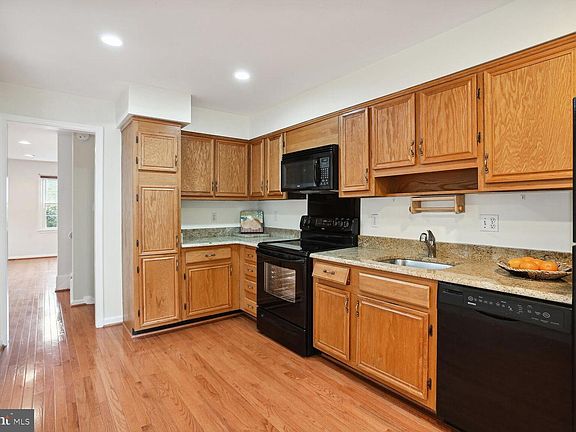 3rd image of 4520 Maxfield Dr