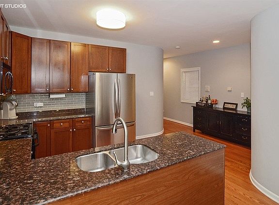 5th image of 878 N Paulina St APT 1