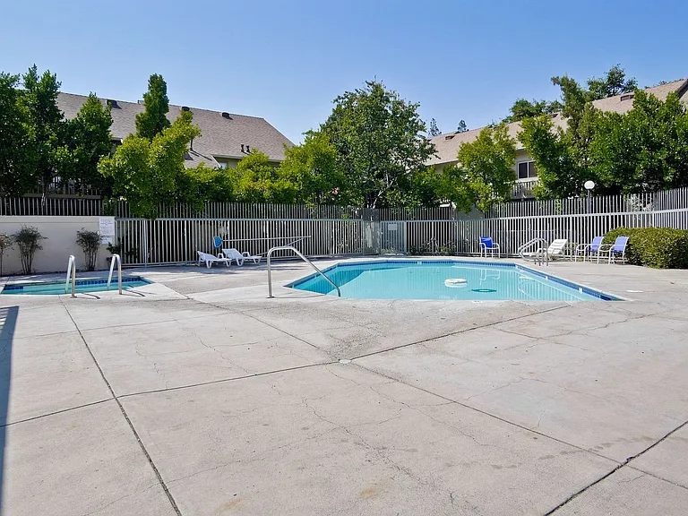 1006 Summerplace Dr — Photo 47