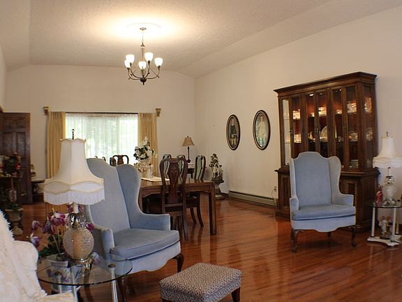 4th image of 161 Valley Dr