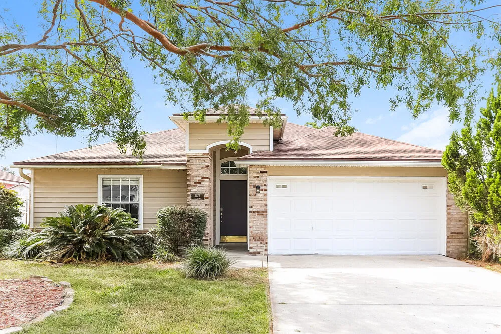 3 bed, 2.0 bath, 1399 sqft, $1,910 — Photo 1