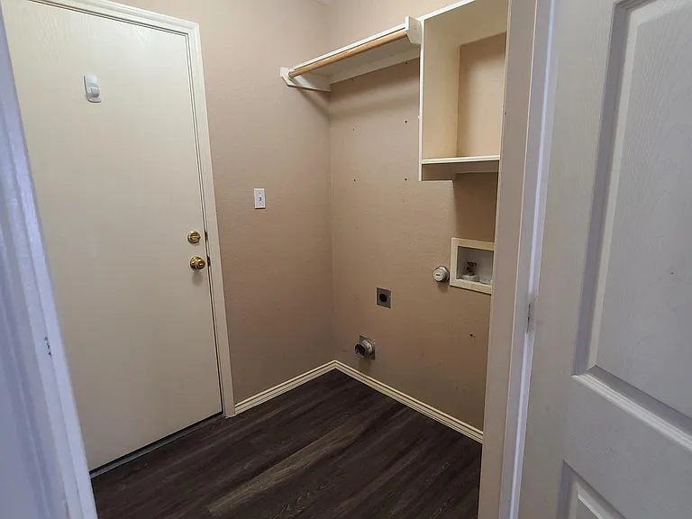 Laundry room. Electric dryer connection.