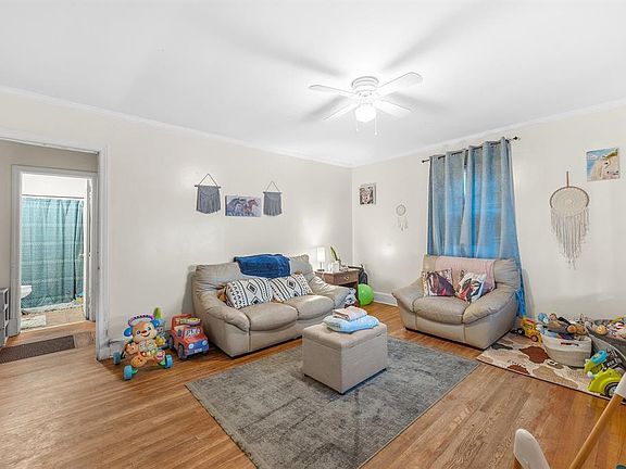 4th image of 109 Brookside Cir