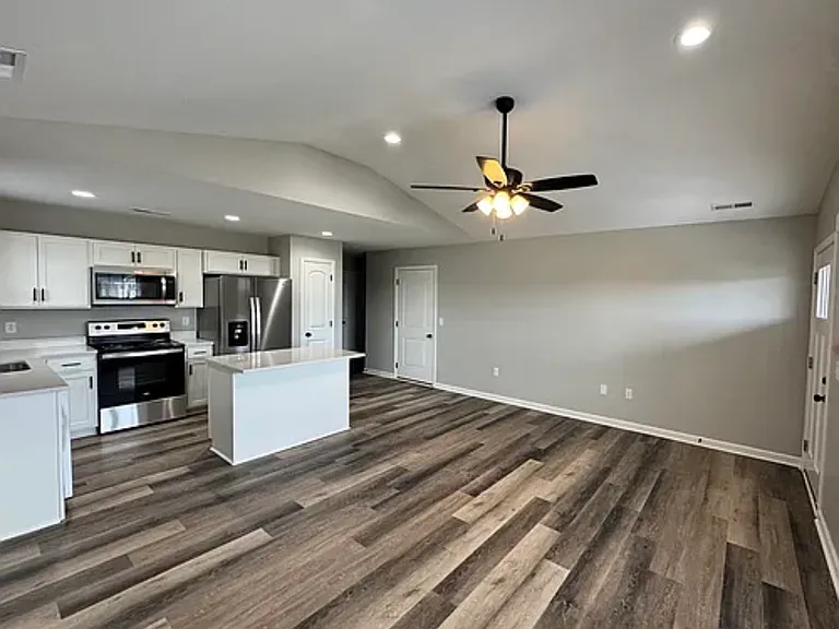Caravan Dr — Photo 12