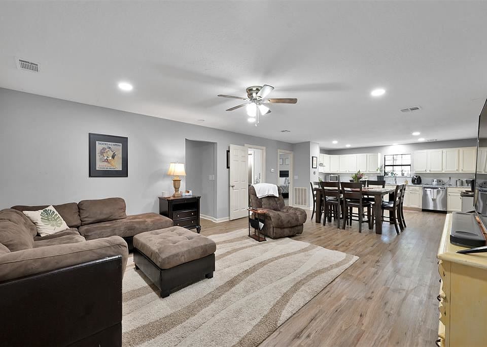 1st image of 15876 Pecan Dr
