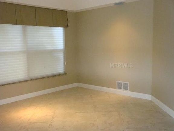 4th image of 8 Tropicana Dr
