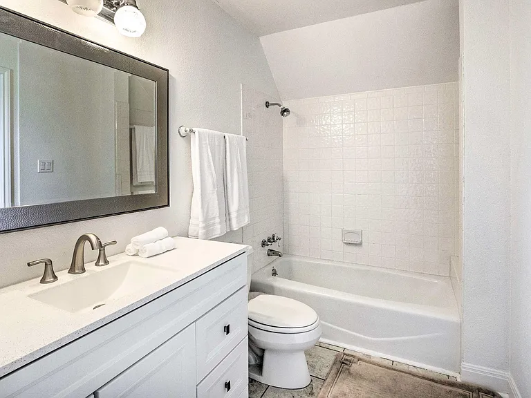 15805 Richards Dr — Photo 24