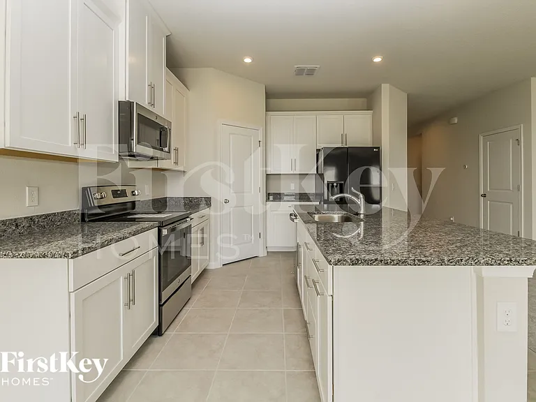 3058 Hill Point St — Photo 7