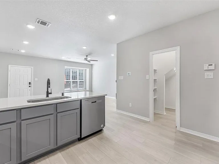8046 Scanlan Trce — Photo 10