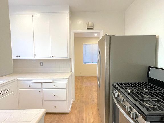 4th image of 1148 N Formosa Ave #6 & 9