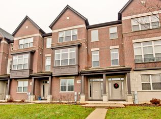 708 N Aspen Dr, Vernon Hills, IL 60061