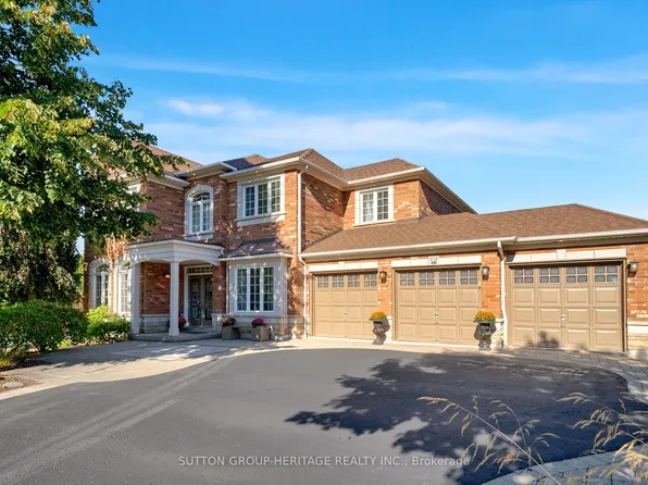 102 Kennett Dr, Whitby, ON L1P 1L5