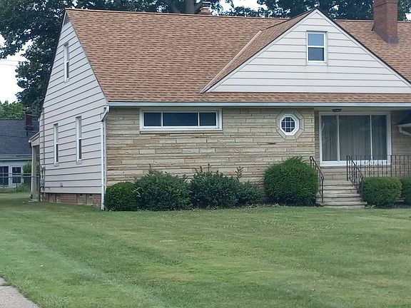 3rd image of 1798 Sunset Dr