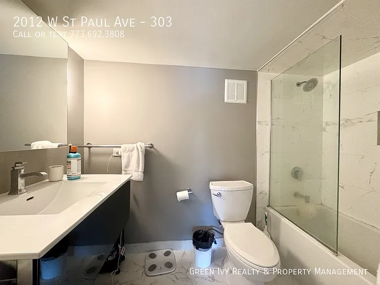 2012 W Saint Paul Ave #303 — Photo 8