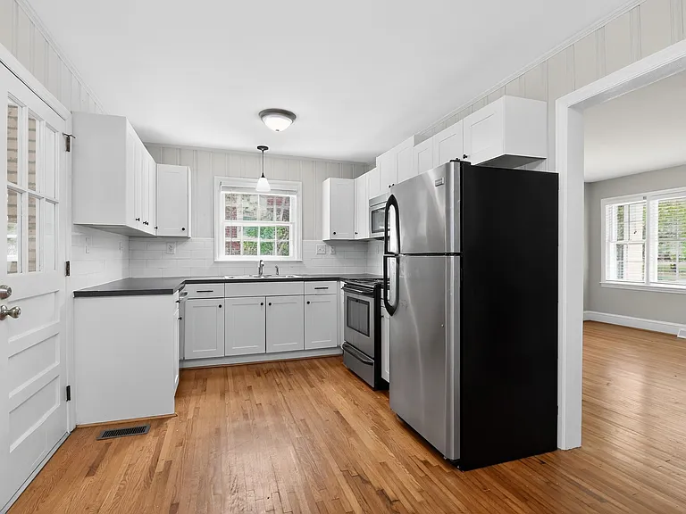 2309 Lanier Ave — Photo 6